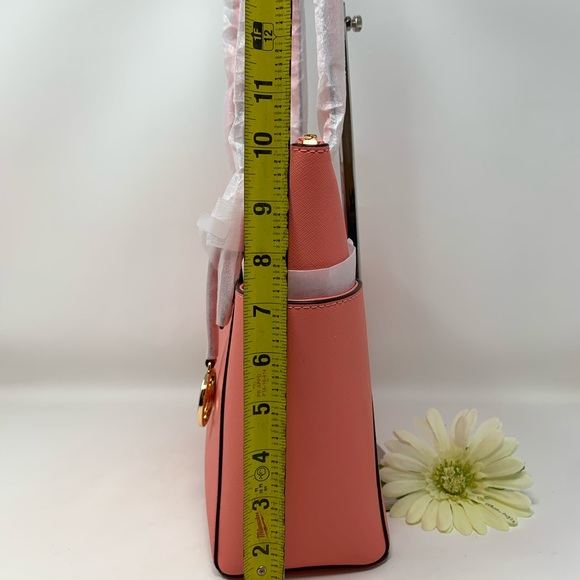 Michael Kors Charlotte Large Top Zip Tote - Picture 4 of 11